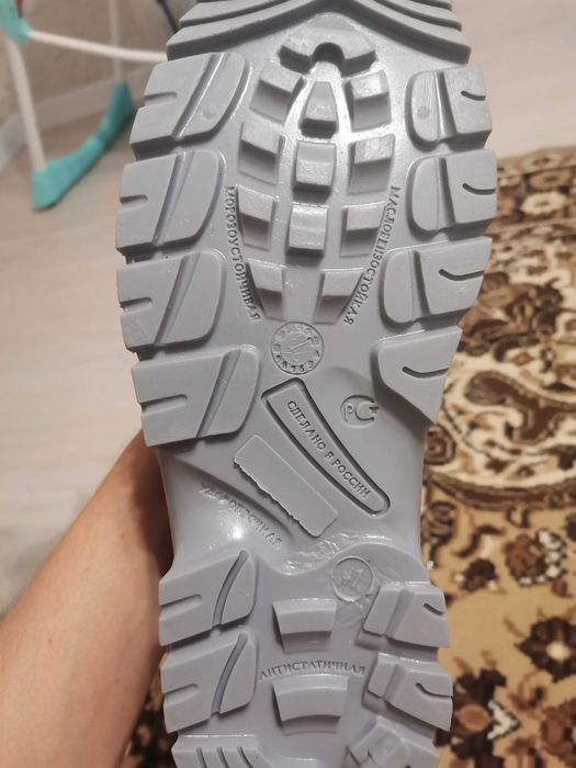 Продам зимние ботинки