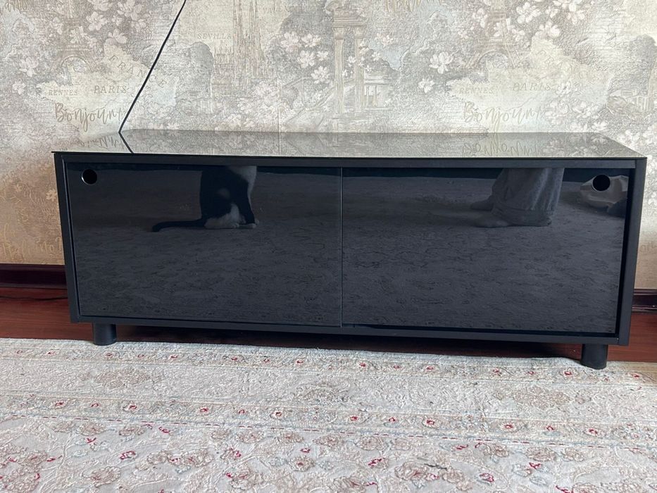 Стильный комод / тумба под ТВ