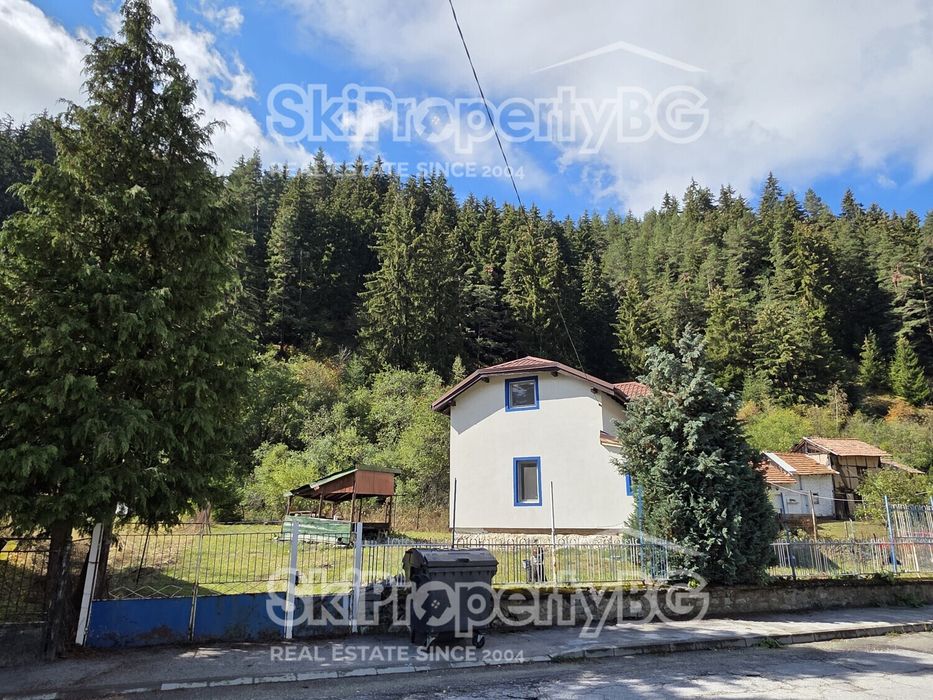 Къща с парцел в село Бели Искър, близо до Боровец!