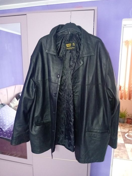 Vând haină de piele