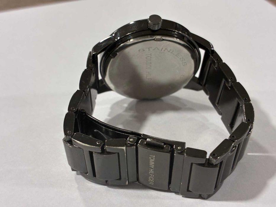 Часовник Tomy Hilfiger