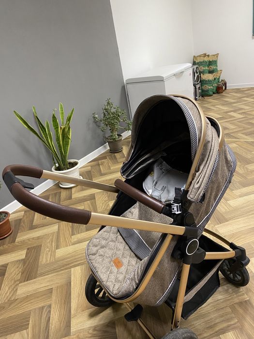 Продам коляску  3 в 1 срочно