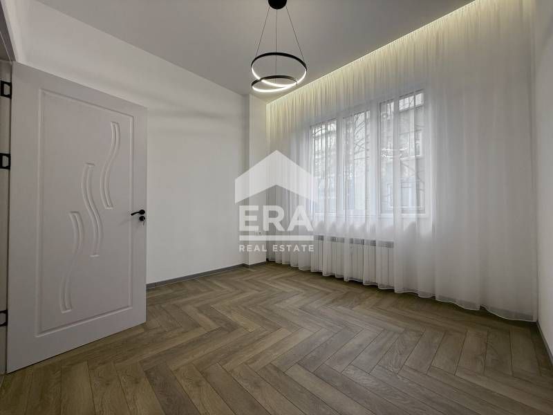 Продава се Тристаен апартамент в София, Център - 87 кв.м за 2902 €/кв.м - Снимка #8