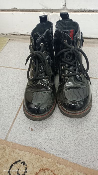 Продам осение ботинки