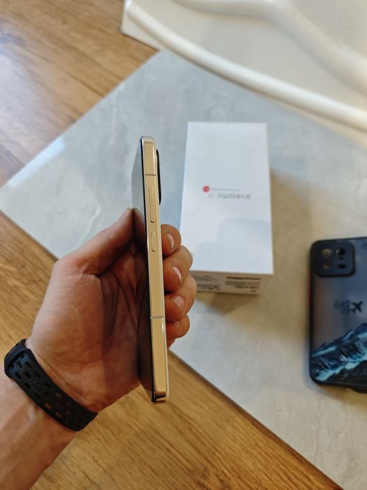 Xiaomi 13 12 ГБ/256 ГБ белый