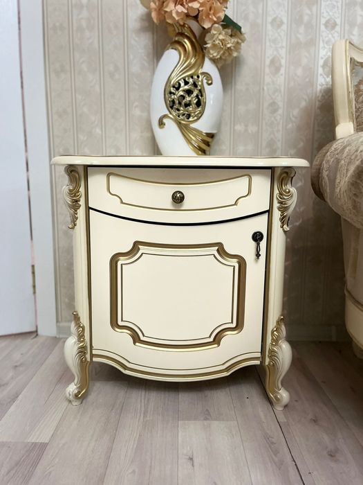 Продаю зеркало с тумбами