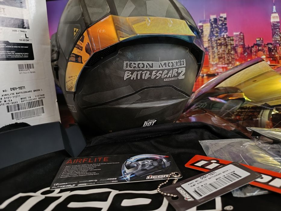 Мото шлем от бренда ICON airflite