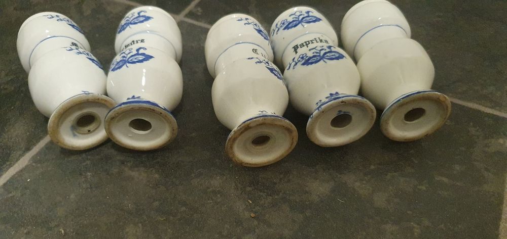 Порцеланови солници, буркани- син лук