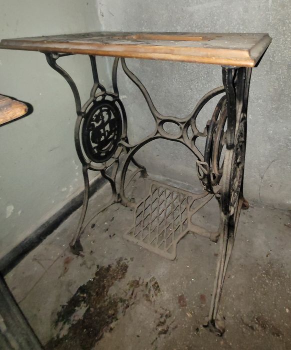 Masă mașină de cusut Singer