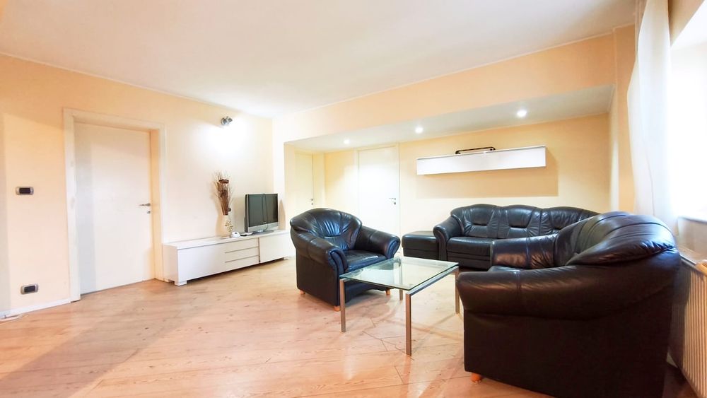 Apartament mare cu 3 camere, 2 bai, Podgoria