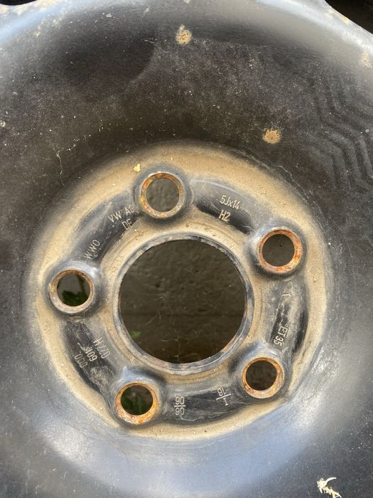 Se vand 4 jante tabla pentru volkswagen polo 5x100 R14.Pret fix
