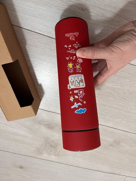 Новый красивый термос