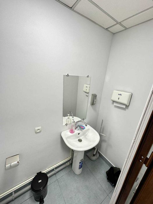 Сдается в аренду цокольное помещение на первой линии для офиса (90М2)