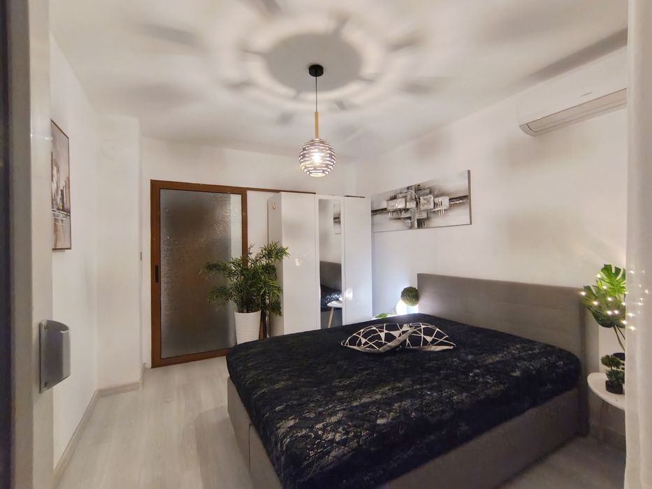 СОБСТВЕНИК продава 3 -стаен, тухлен апартамент кв. Чайка