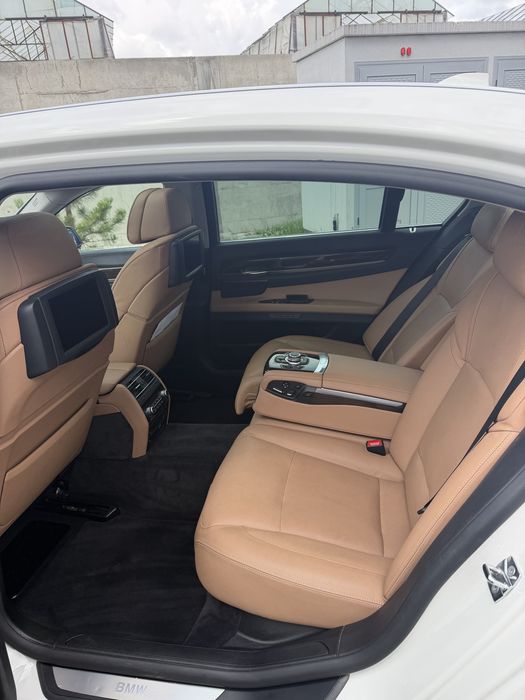 BMW Seria 7 / 750LI , 4.4 V8 twin turbo 5500 CP