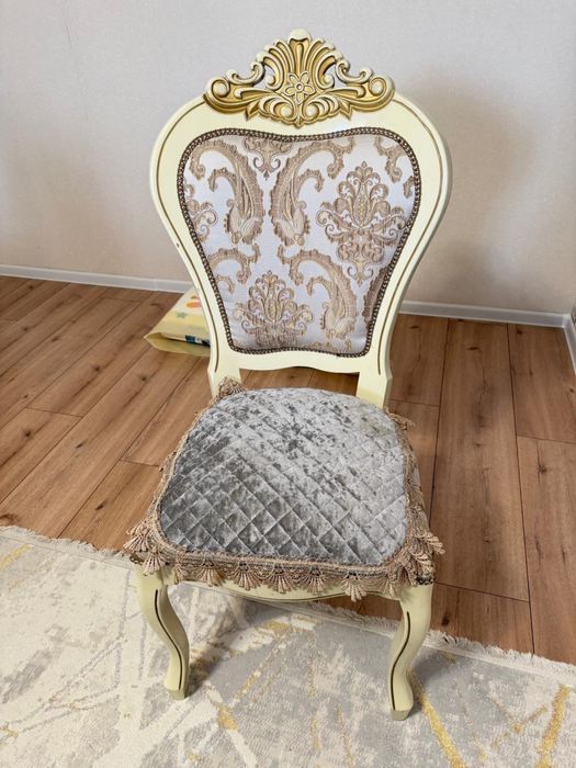 Стол, со стульями