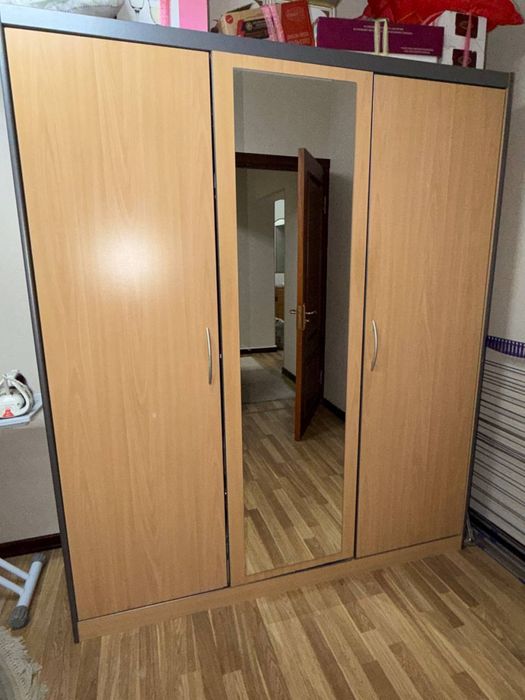 Shkaf mebel sotiladi