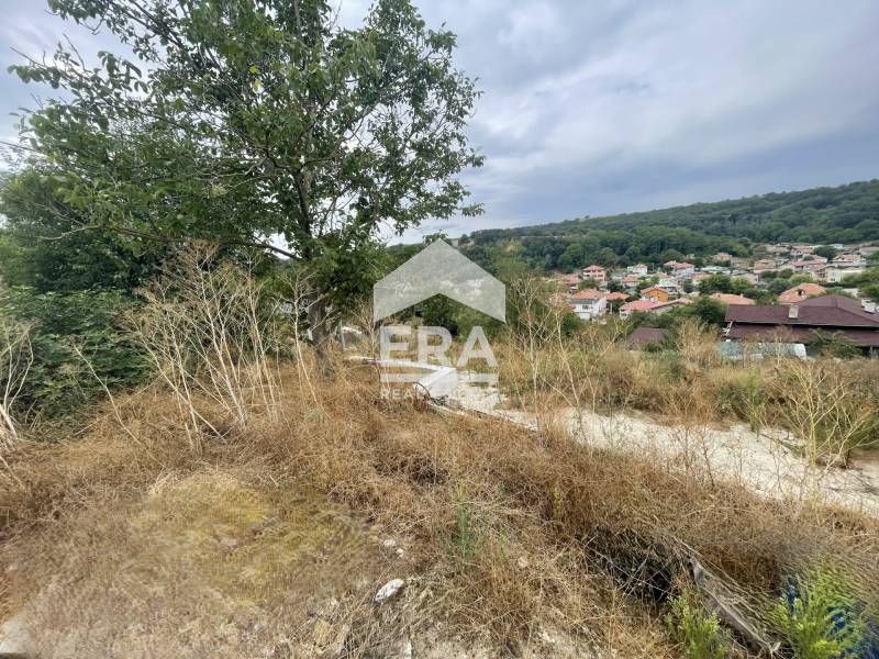 Ексклузивна самостоятелна къща за продажба, с две постройки и голям дв