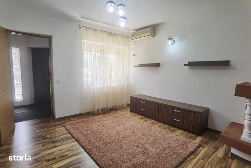 Pipera:Vila duplex cu 4 camere,aproape de lac si districtul de birouri