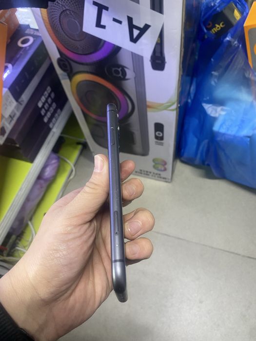Продам айфон 11