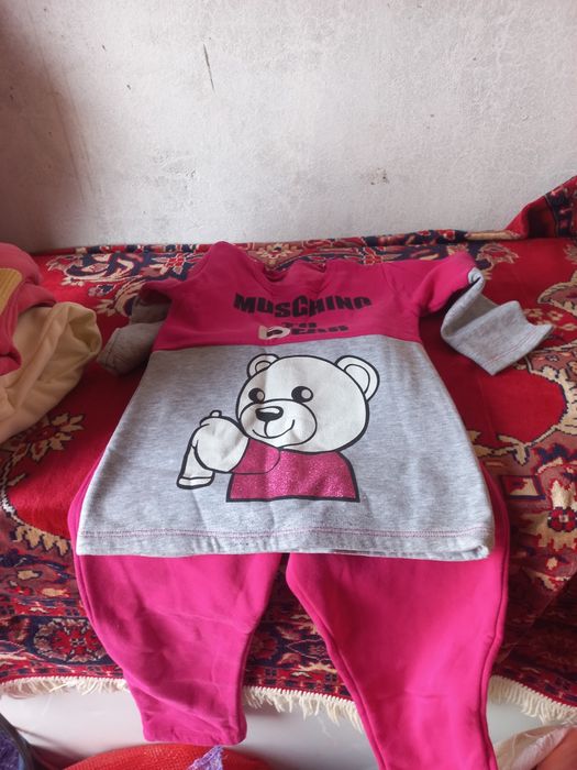 Продам костюмчики на девочку