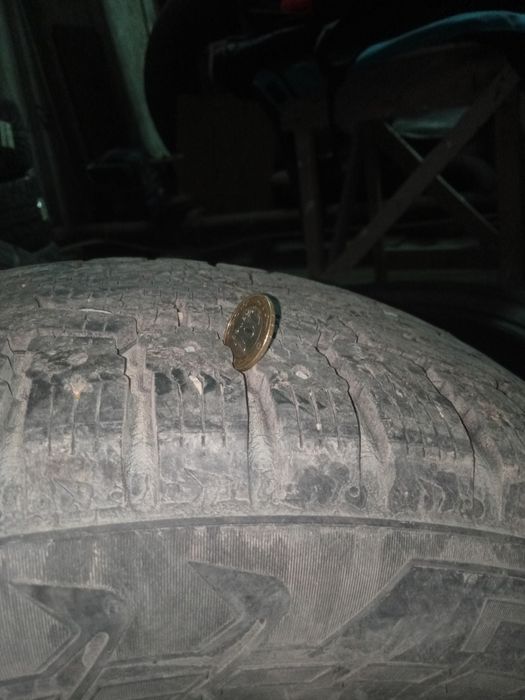 Продам Шину средном состояние