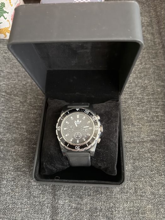 Продавам часовници Adidas и Hugo boss