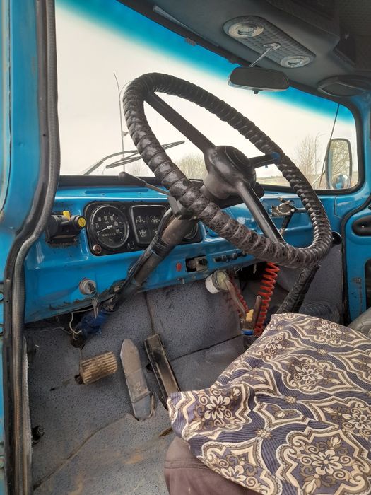 Zil sotiladi moskovski