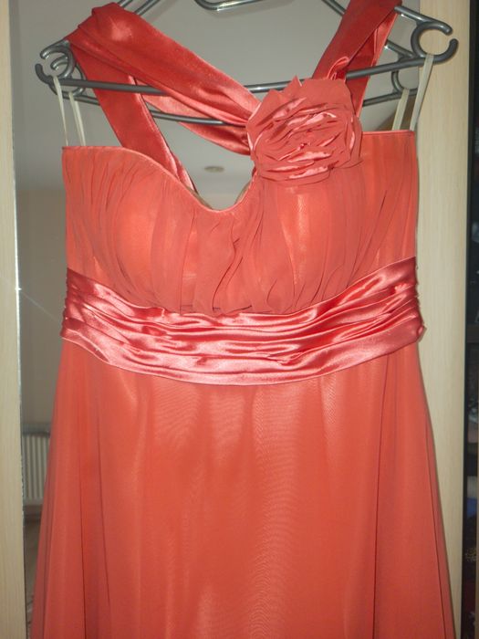 Продавам официална рокля