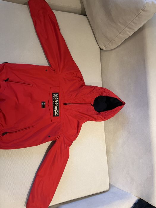 ПРОДАВА ЯКЕ  Napapijri