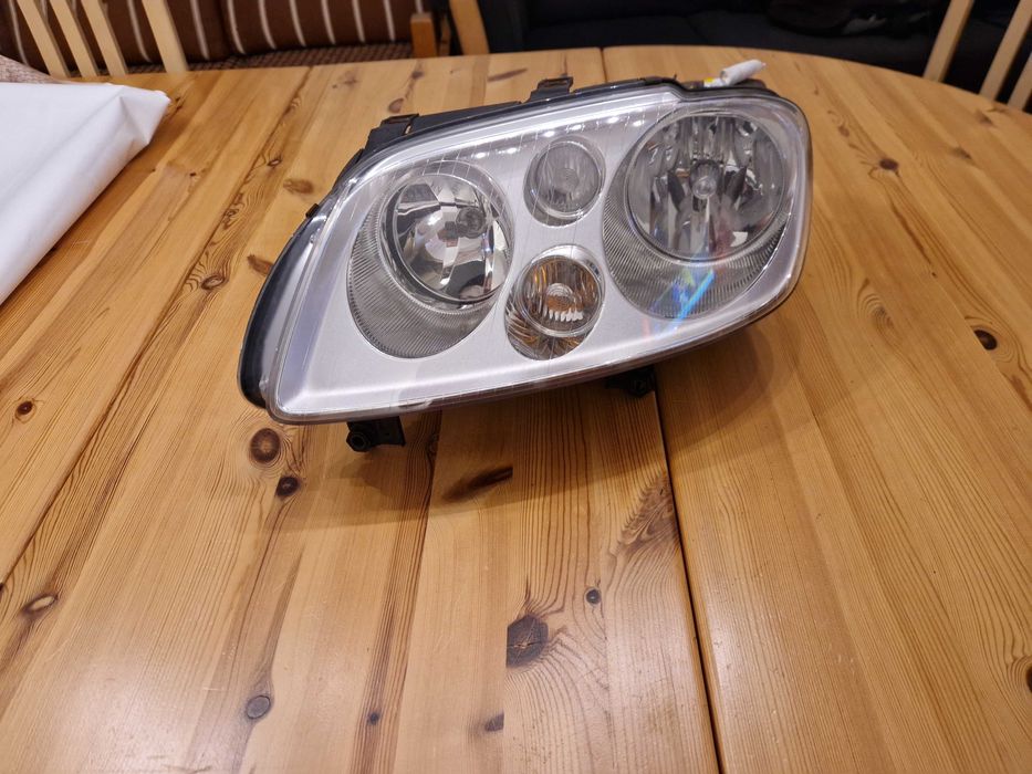 Far volkswagen Touran 2003-2007 partea stanga