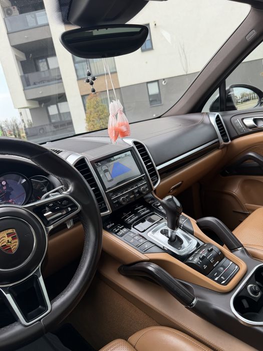 Porsche Cayenne 2015 3.0 Diesel / Panoramic / Bose / Soft close/ Perne