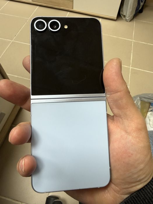 Samsung Galaxy Z Flip 6 12/256gb- отличен