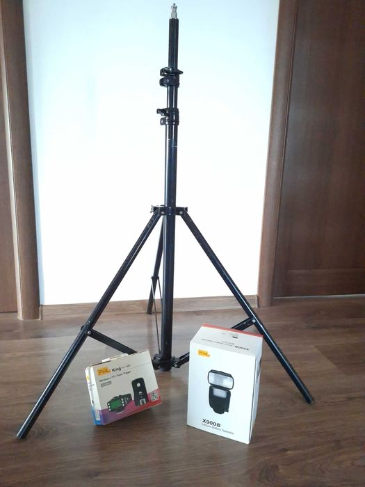 Blit Nikon Pixel X900N TTL + 2 acumulatori + Trigger King Pro + Stativ
