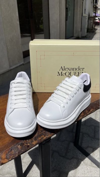Alexander McQueen  дамски обувки с камъчета