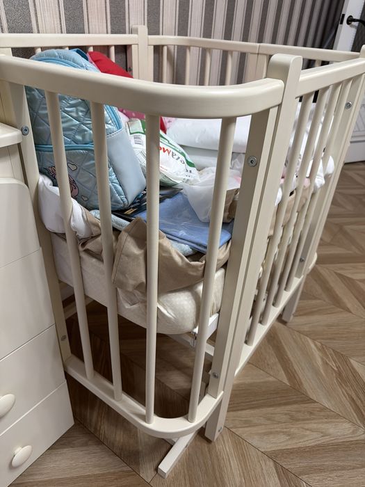 Десткая кровать колыбельная ,
