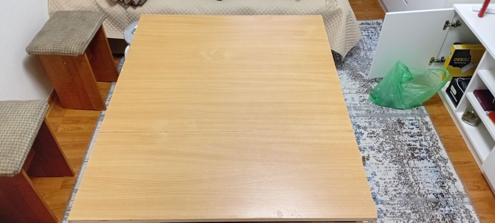 Продам стол, складной,  и 4 табуретки