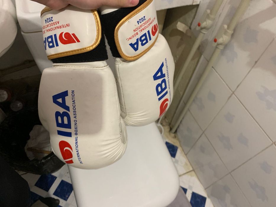 Продам перчатки для бокса оригенал