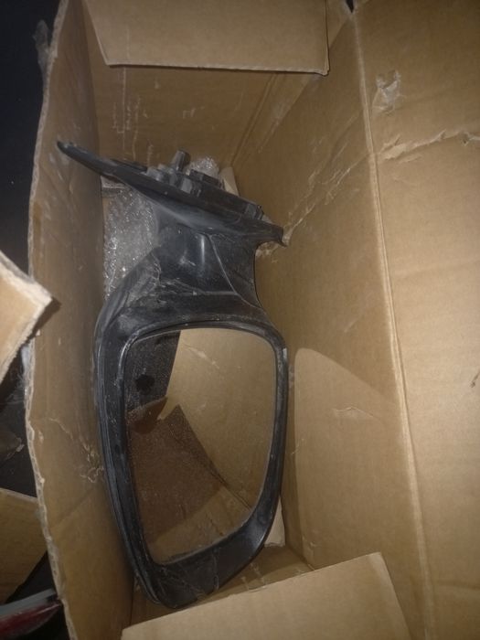 Зеркало и фар здание Аксент