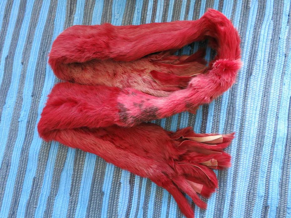 Бордов на цвят шал-яка от заек,нов не използван.