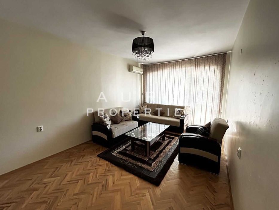 Дава се под наем Тристаен апартамент в Разград, Център - 100 кв.м за 561 € - Снимка #3