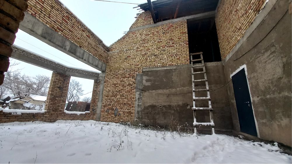 Спочно продам кирпичный дом