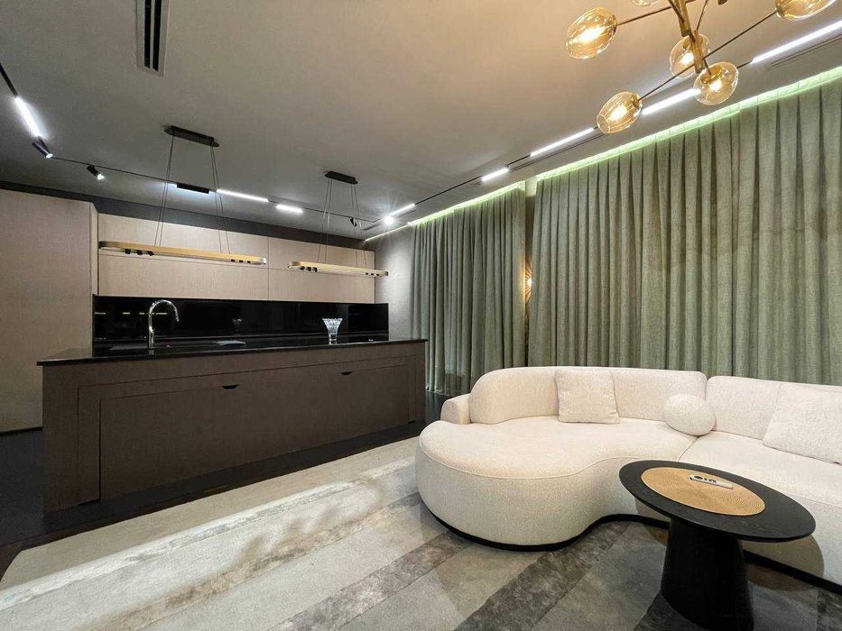 Пентхаус с террасой в элитном комплексе Mirabad Avenue