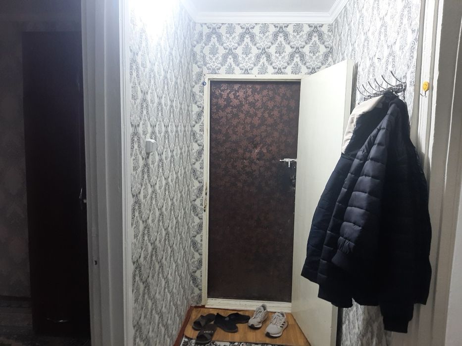 Урган шаҳар Мир кафени ёнида йўл юзидаги домда 3 хона кв ижарага берил