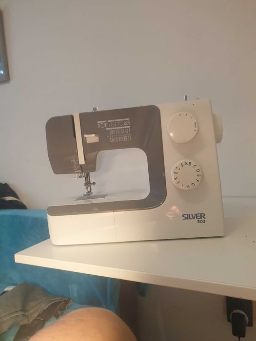 Masina de cusut Silver 303