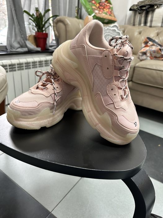 Дамски обувки, сандали, маратонки, лична колекция