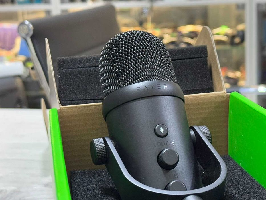 Микрофон Razer Seiren V2 Pro