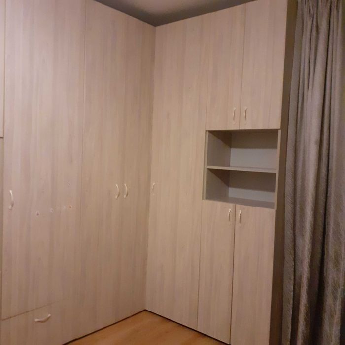 Mobila pe colt 3 dulapuri living/dormitor