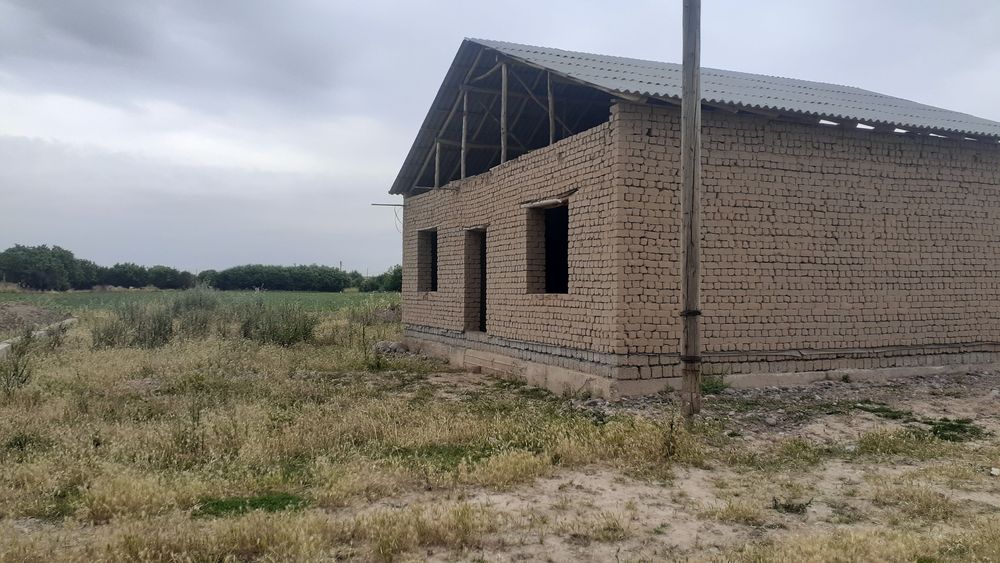 Uy sotiladi 6 sotix 4 xonali korobka