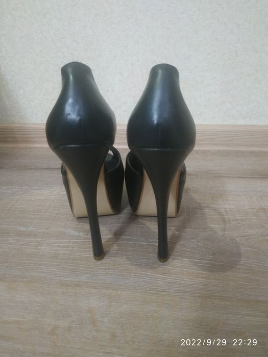 Продам босоножки женские